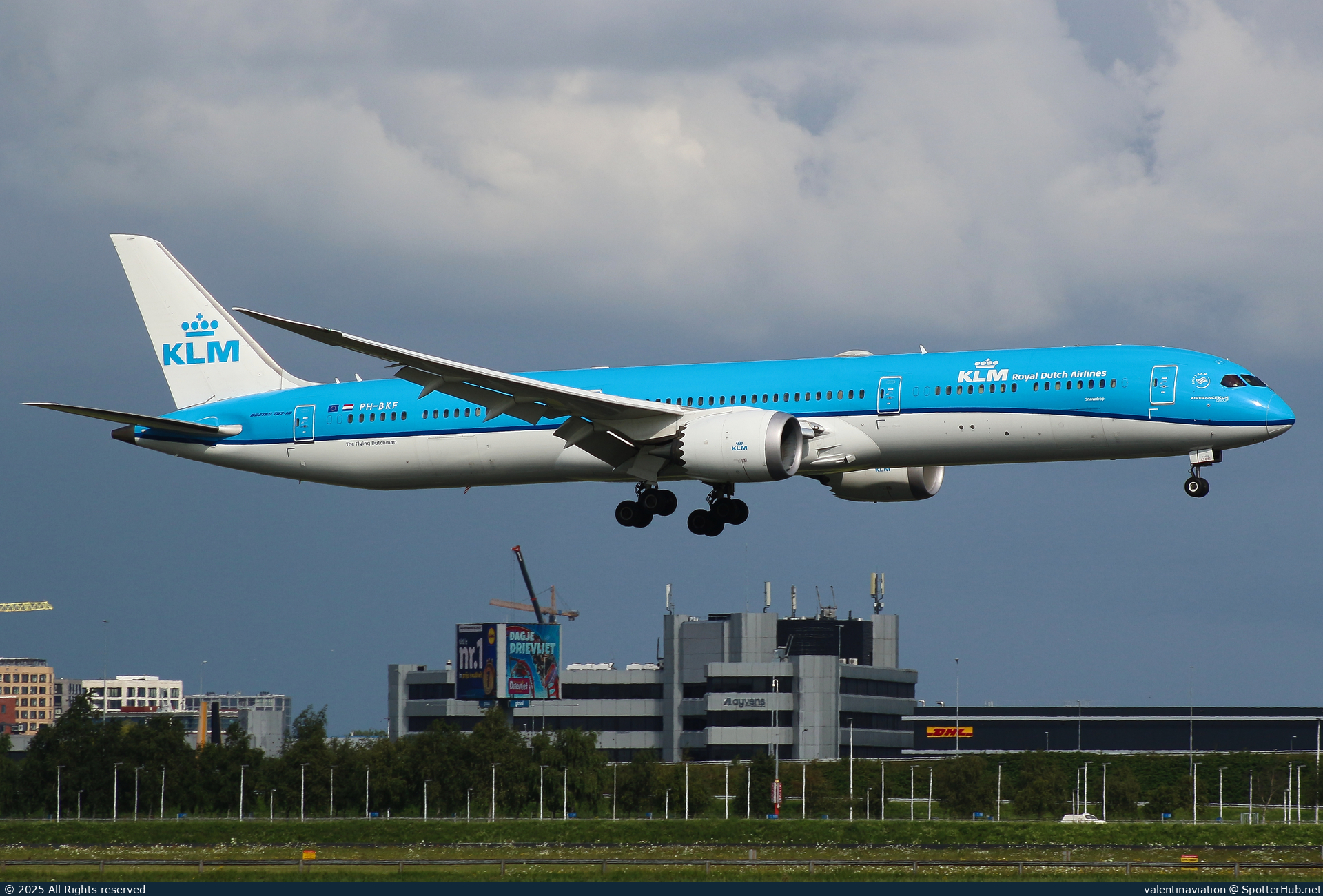Photo of PH-BKF - Boeing 787-10 Dreamliner operated by KLM Royal Dutch Airlines