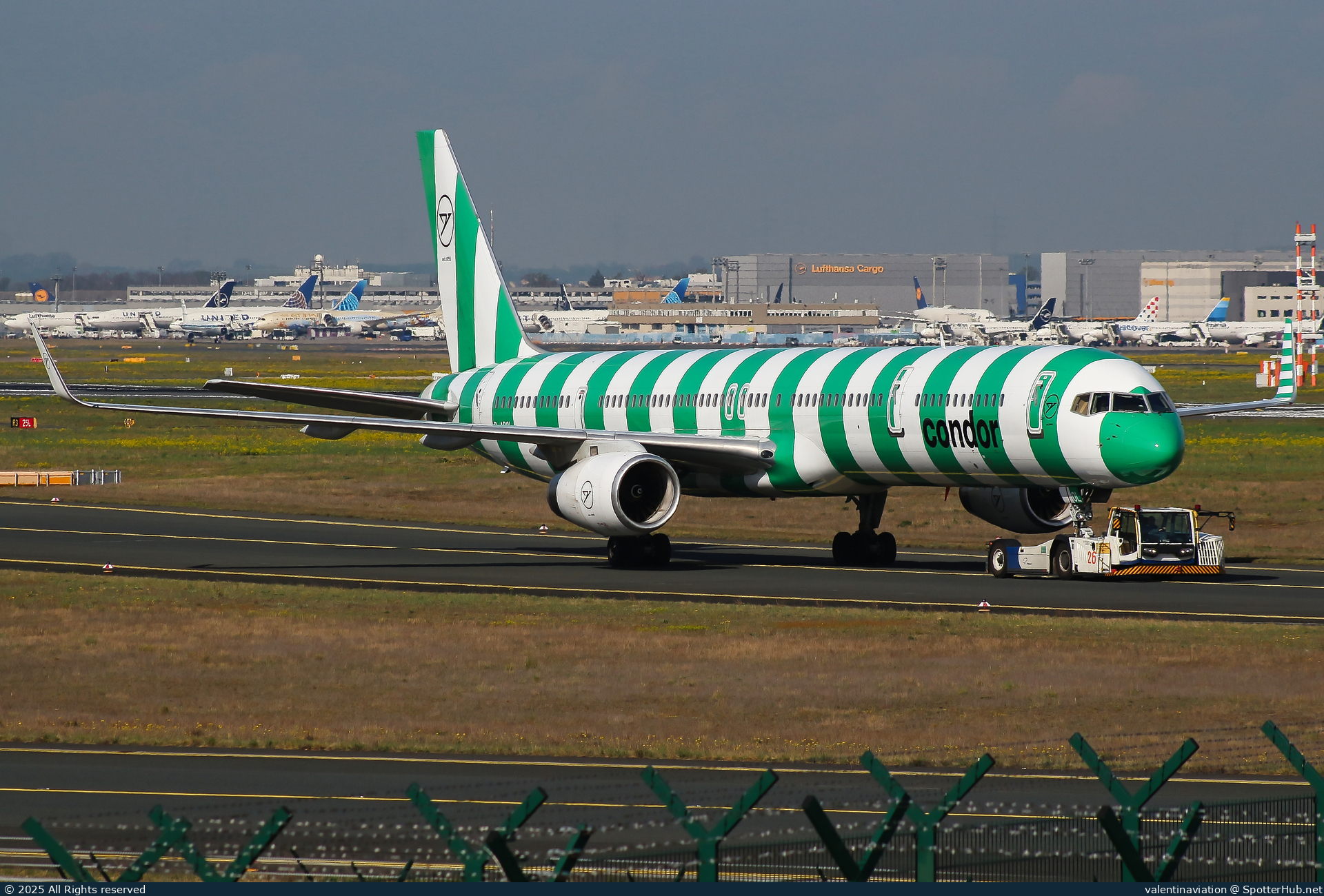 Photo of D-ABOL - Boeing 757-330 operated by Condor