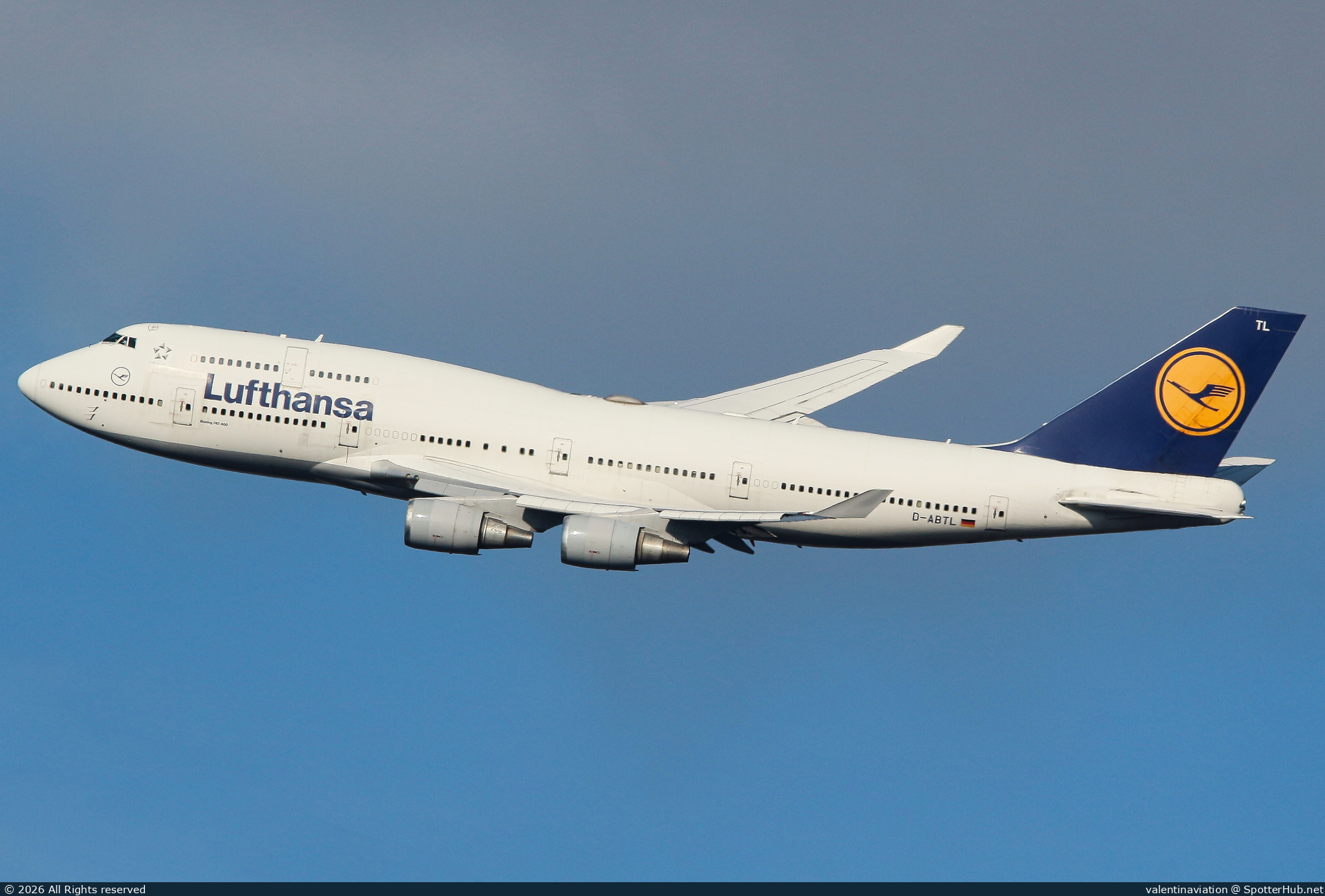Photo of D-ABTL - Boeing 747-430 operated by Lufthansa