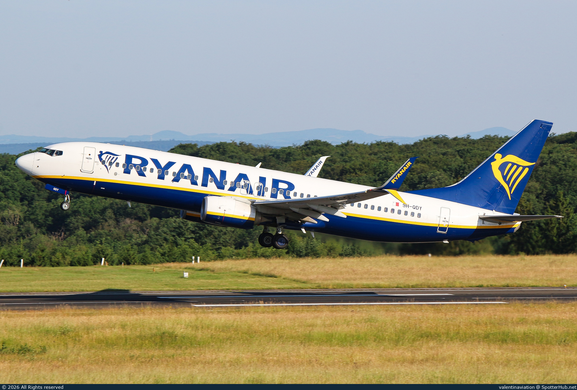 Photo of 9H-QDY - Boeing 737-8AS operated by Ryanair (opb Malta Air)