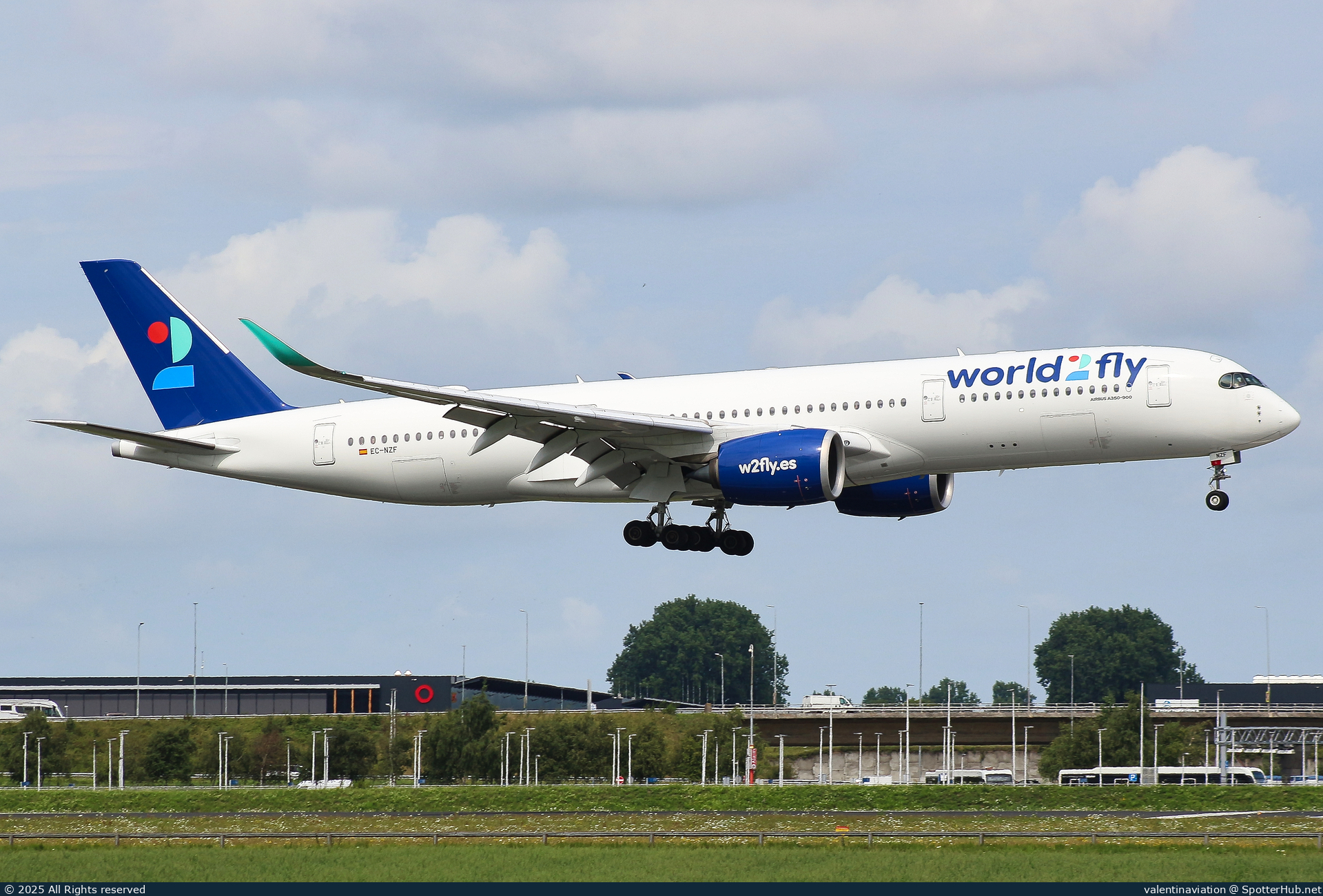 Photo of EC-NZF - Airbus A350-941 operated by World2Fly
