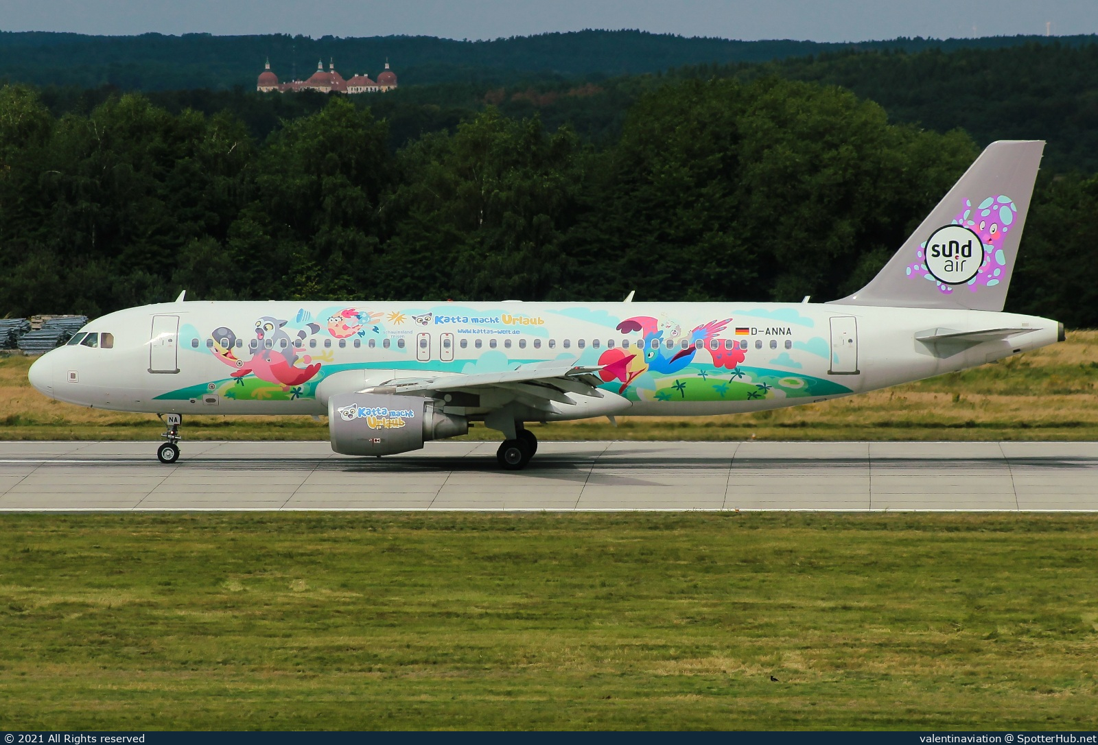 Photo of D-ANNA - Airbus A320-214 operated by Sundair