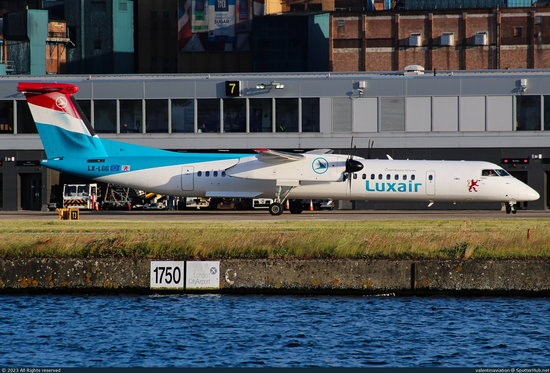 Photo of LX-LGG - Bombardier DHC-8-402 Dash 8 Q400 operated by Luxair