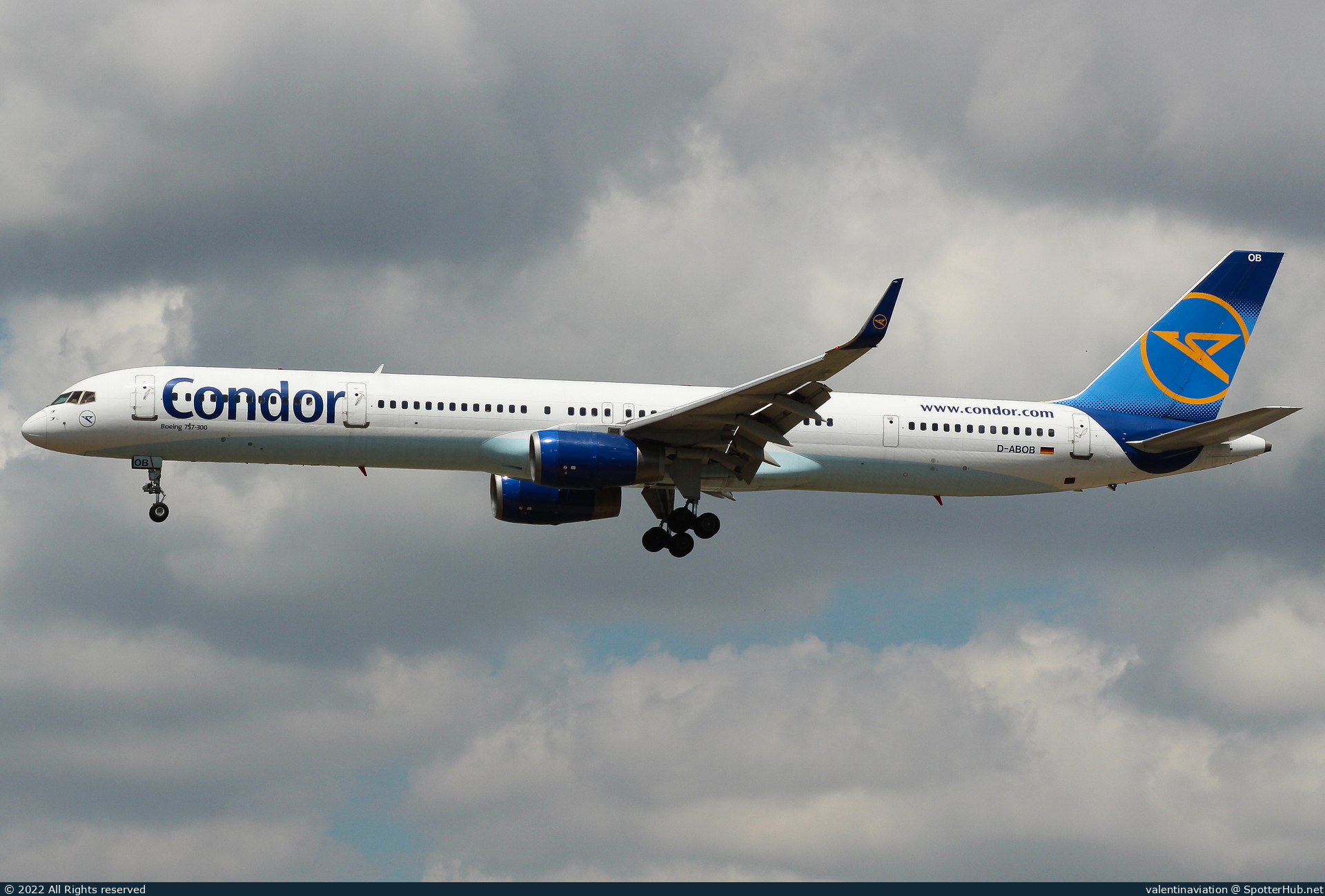 Photo of D-ABOB - Boeing 757-330 operated by Condor