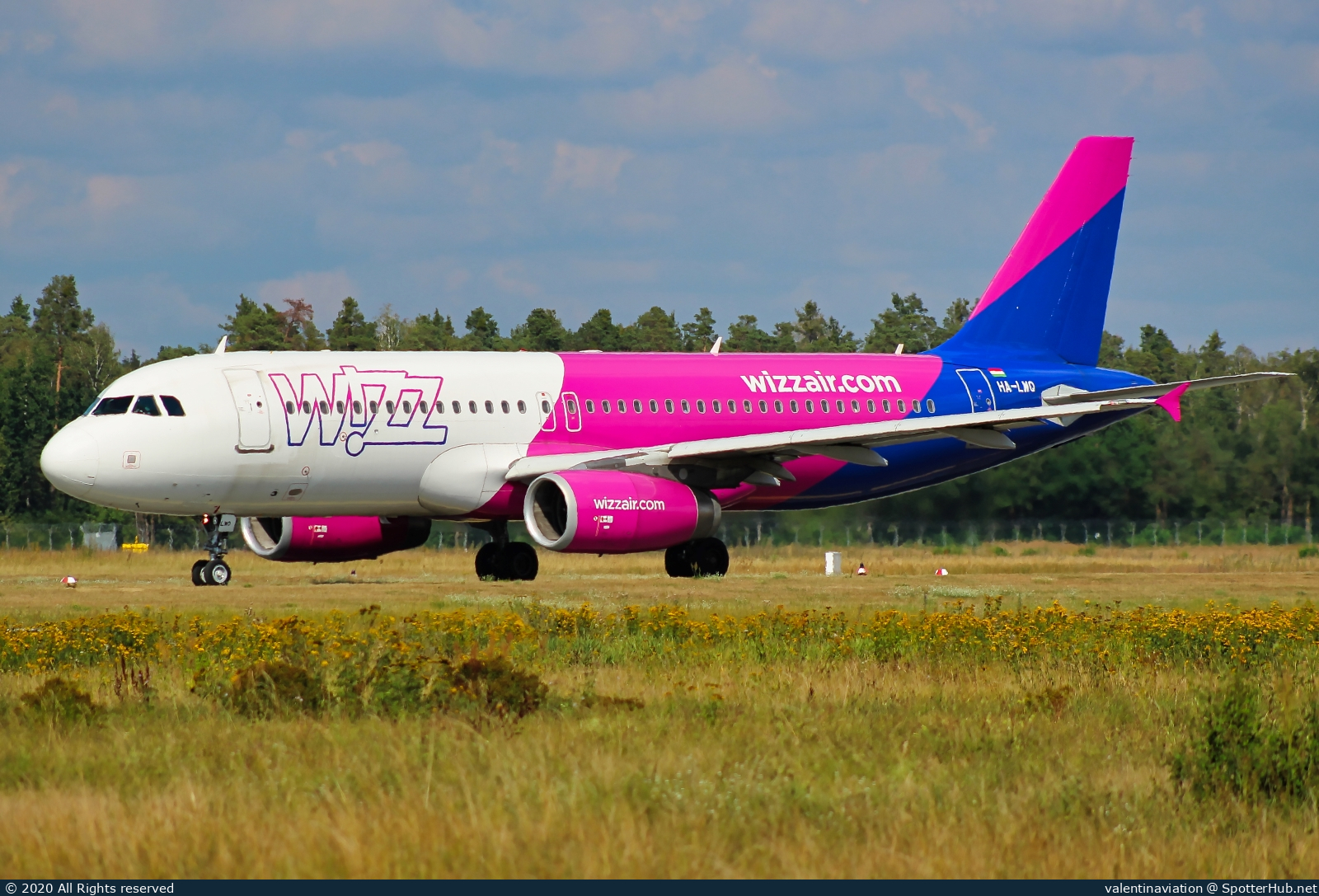 Photo of HA-LWQ - Airbus A320-232 operated by Wizz Air