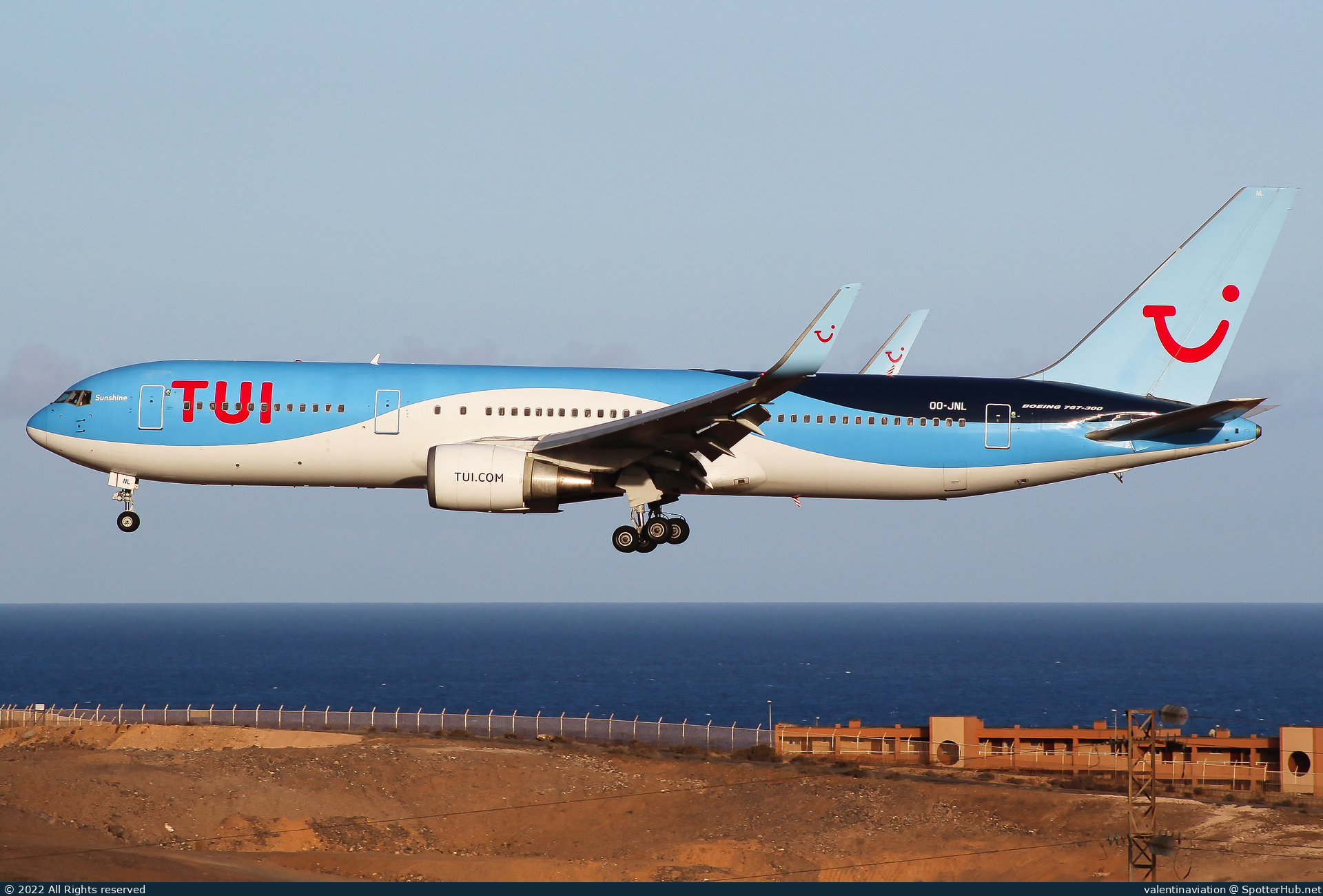 Photo of OO-JNL - Boeing 767-304(ER) operated by TUI Airlines Belgium