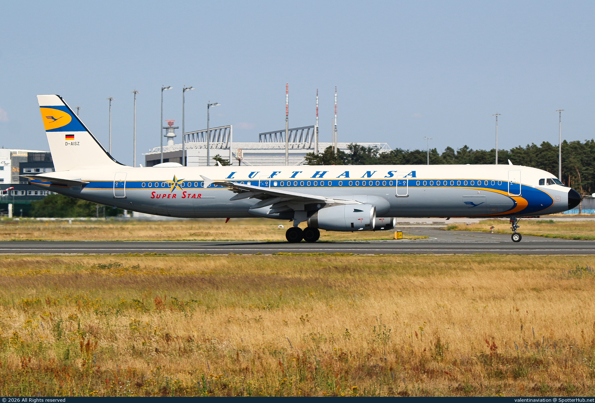 Photo of D-AISZ - Airbus A321-231 operated by Lufthansa