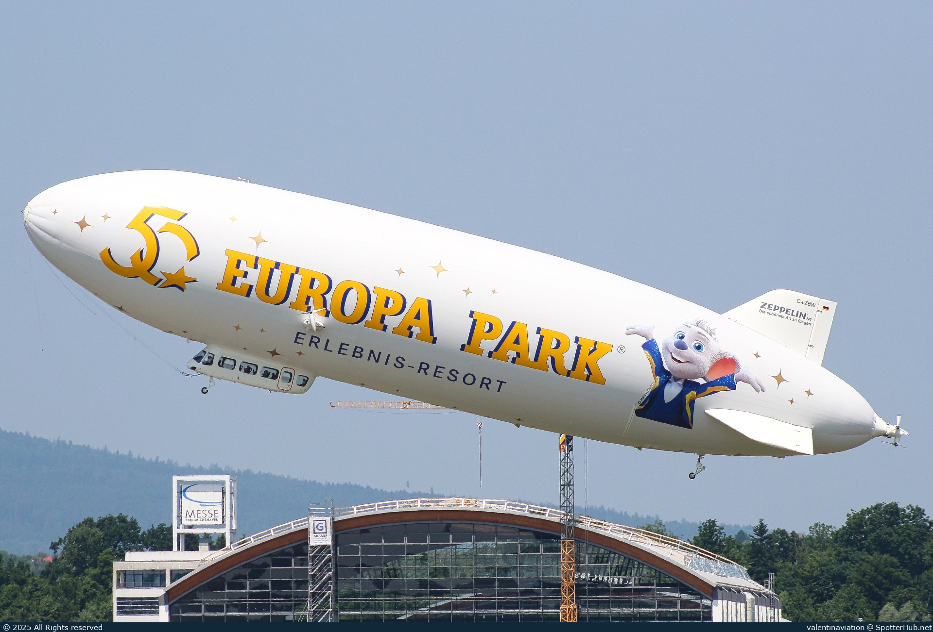 Photo of D-LZBW - Zeppelin NT operated by Deutsche Zeppelin-Reederei