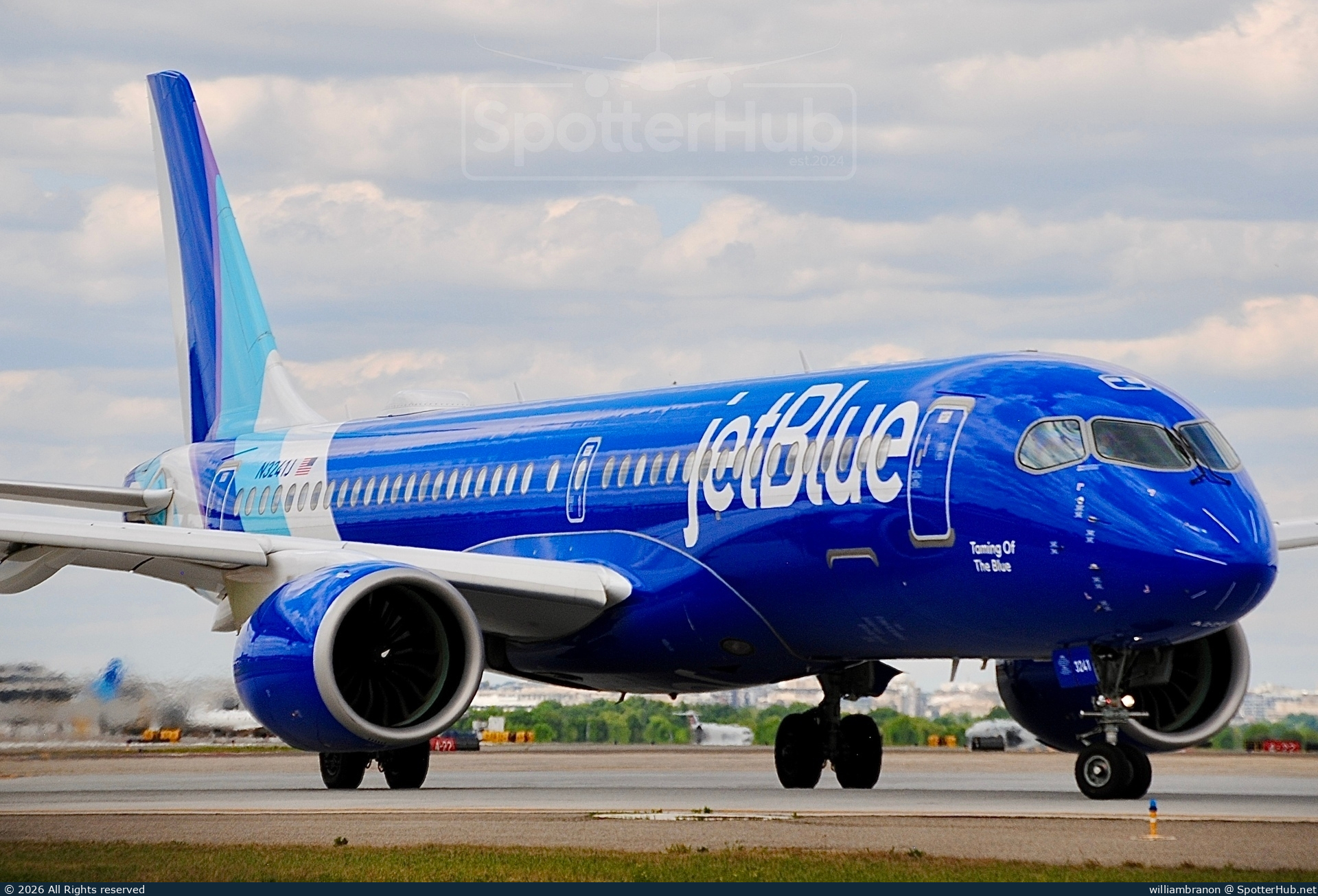 Photo of N3241J - Airbus A220-300 operated by jetBlue Airways