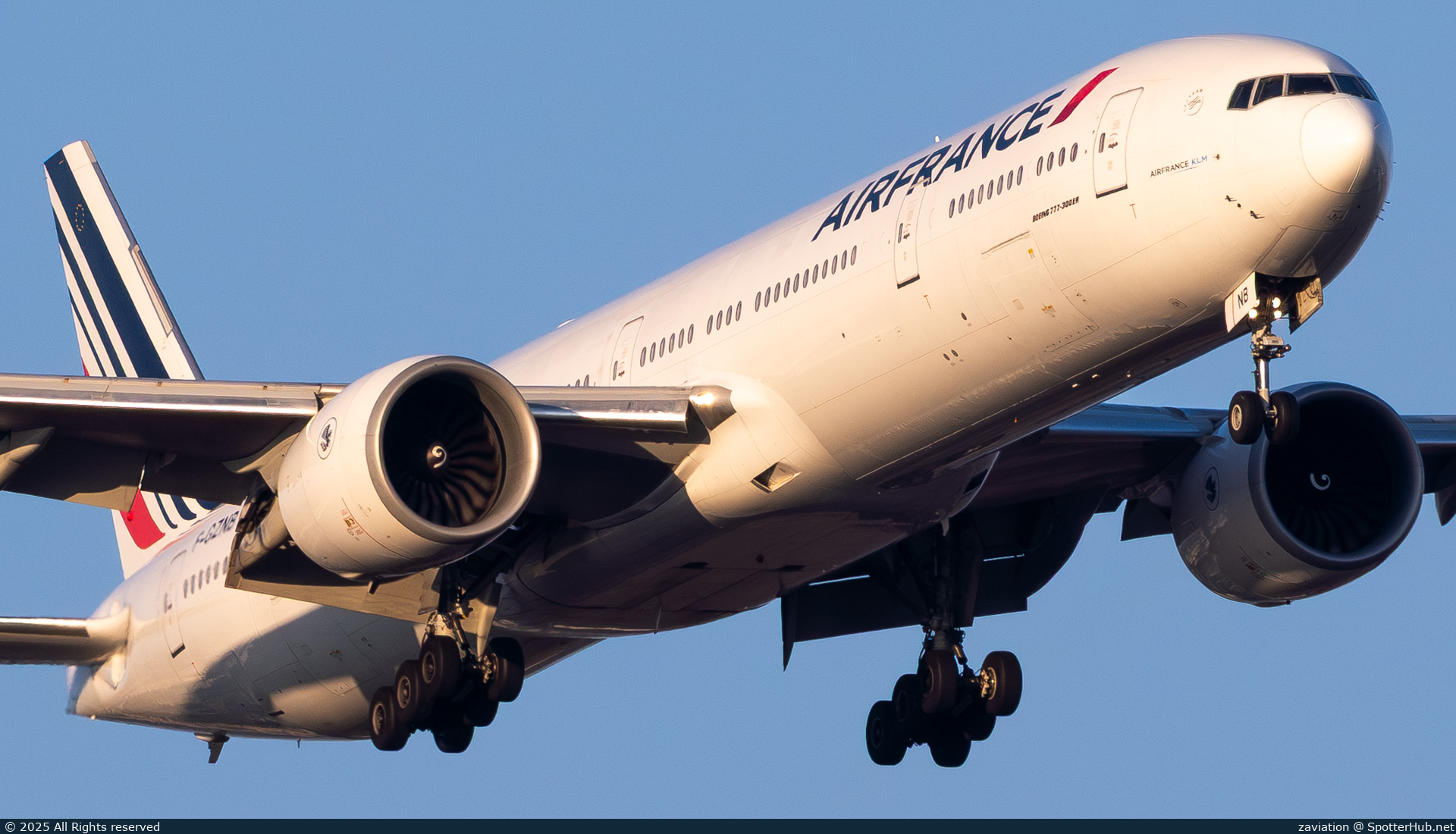 Photo of F-GZNB - Boeing 777-328(ER) operated by Air France