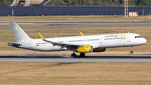Photo of EC-MMH - Airbus A321-231 operated by Vueling