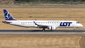 Photo of SP-LNB - Embraer ERJ-195LR operated by LOT Polish Airlines