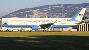 Photo of 09-0016 - Boeing C-32A operated by US Air Force