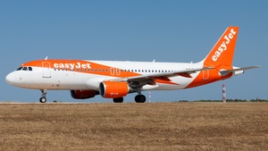 Photo of G-EJCH - Airbus A320-214 operated by easyJet