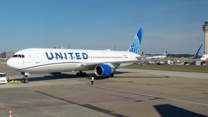 Photo of N660UA - Boeing 767-322(ER) operated by United Airlines