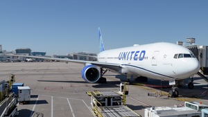 Photo of N220UA - Boeing 777-222(ER) operated by United Airlines
