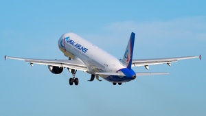 Photo of RA-73795 - Airbus A321-211 operated by Ural Airlines