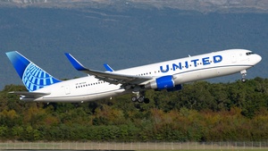 Photo of N672UA - Boeing 767-322(ER) operated by United Airlines