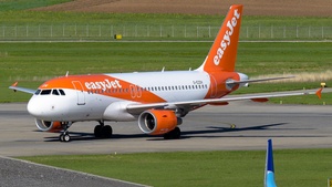 Photo of G-EZDV - Airbus A319-111 operated by easyJet