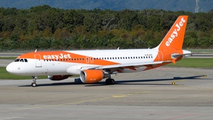 Photo of G-EJCH - Airbus A320-214 operated by easyJet