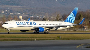Photo of N671UA - Boeing 767-322(ER) operated by United Airlines