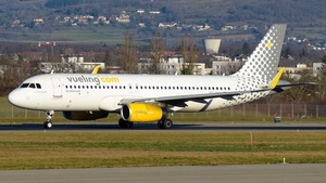 Photo of EC-MKO - Airbus A320-232 operated by Vueling