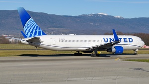 Photo of N667UA - Boeing 767-322(ER) operated by United Airlines