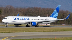 Photo of N667UA - Boeing 767-322(ER) operated by United Airlines