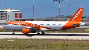 Photo of G-EZUP - Airbus A320-214 operated by easyJet