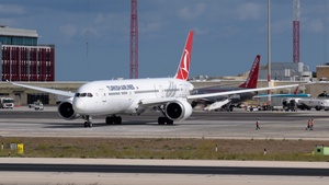Photo of TC-LLM - Boeing 787-9 Dreamliner operated by Turkish Airlines