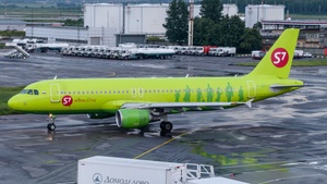 Photo of VP-BDT - Airbus A320-214 operated by S7 Airlines