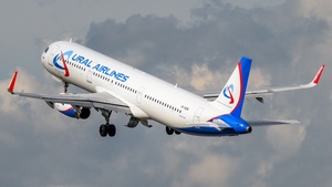 Photo of VP-BSW - Airbus A321-231 operated by Ural Airlines
