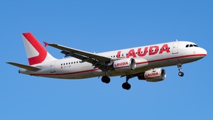 Photo of 9H-LMH - Airbus A320-214 operated by Lauda Europe