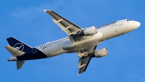 Photo of D-AIZA - Airbus A320-214 operated by Lufthansa
