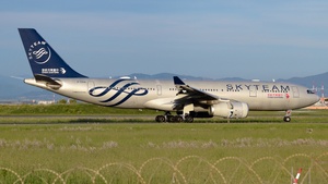 Photo of B-5908 - Airbus A330-243 operated by China Eastern Airlines