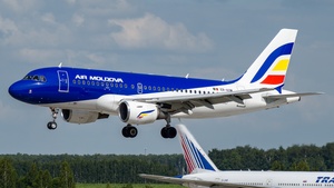 Photo of ER-AXM - Airbus A319-112 operated by Air Moldova