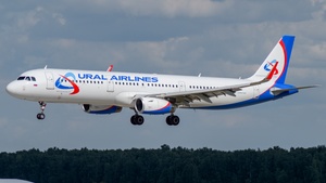 Photo of VP-BSY - Airbus A321-231 operated by Ural Airlines