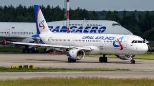 Photo of VQ-BOF - Airbus A321-211 operated by Ural Airlines