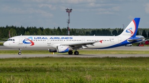 Photo of VQ-BOF - Airbus A321-211 operated by Ural Airlines