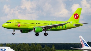 Photo of VQ-BDF - Airbus A320-214 operated by S7 Airlines