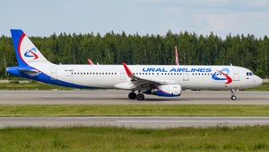 Photo of VP-BSY - Airbus A321-231 operated by Ural Airlines