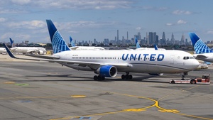 Photo of N671UA - Boeing 767-322(ER) operated by United Airlines
