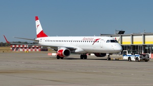 Photo of OE-LWI - Embraer ERJ-195LR operated by Austrian Airlines