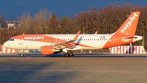 Photo of OE-IJU - Airbus A320-214 operated by easyJet Europe
