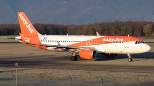 Photo of OE-ICT - Airbus A320-214 operated by easyJet Europe