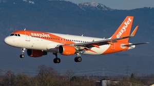 Photo of G-EZOU - Airbus A320-214 operated by easyJet