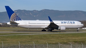Photo of N661UA - Boeing 767-322(ER) operated by United Airlines