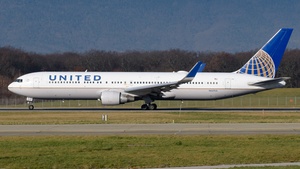 Photo of N661UA - Boeing 767-322(ER) operated by United Airlines