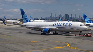 Photo of N671UA - Boeing 767-322(ER) operated by United Airlines