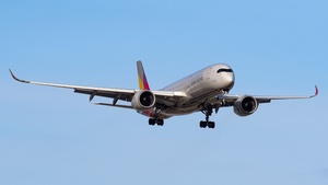 Photo of HL8308 - Airbus A350-941 operated by Asiana Airlines